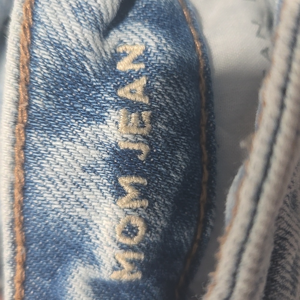 American Eagle Distressed Women's Mom Jeans - Picture 9 of 10